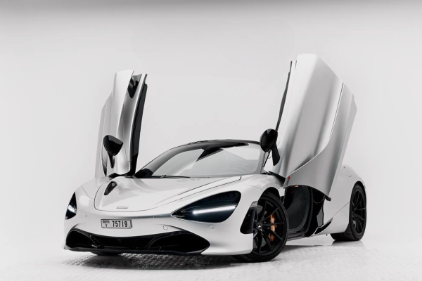 mclaren 720s rent dubai